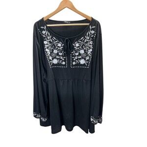 Bloom Chic Top Women's Size 28 Black White Floral Embroidery Long Sleeve